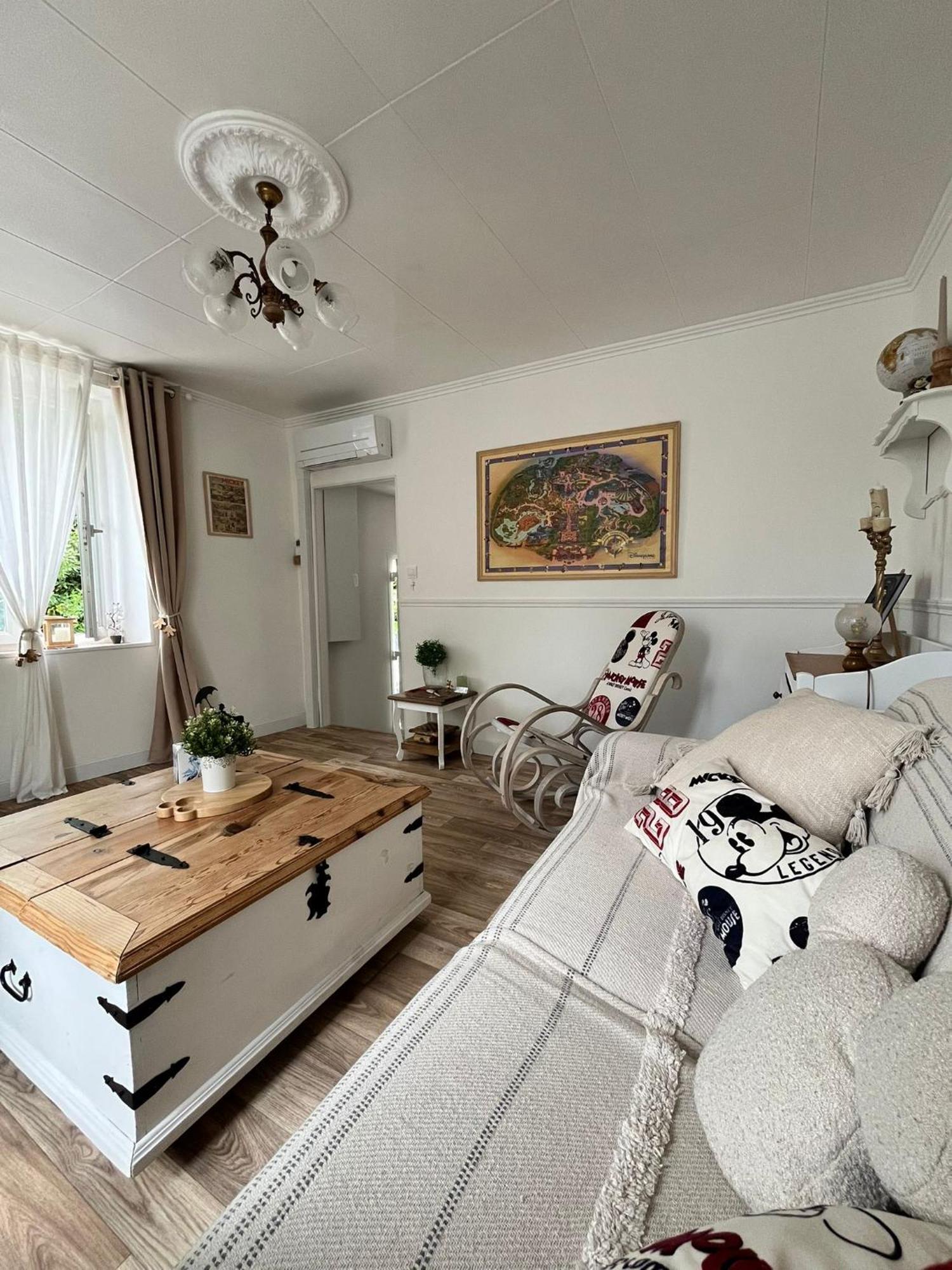 Maison 15 Minutes De Le Refuge Des Contes Holiday home Mareuil-les-Meaux